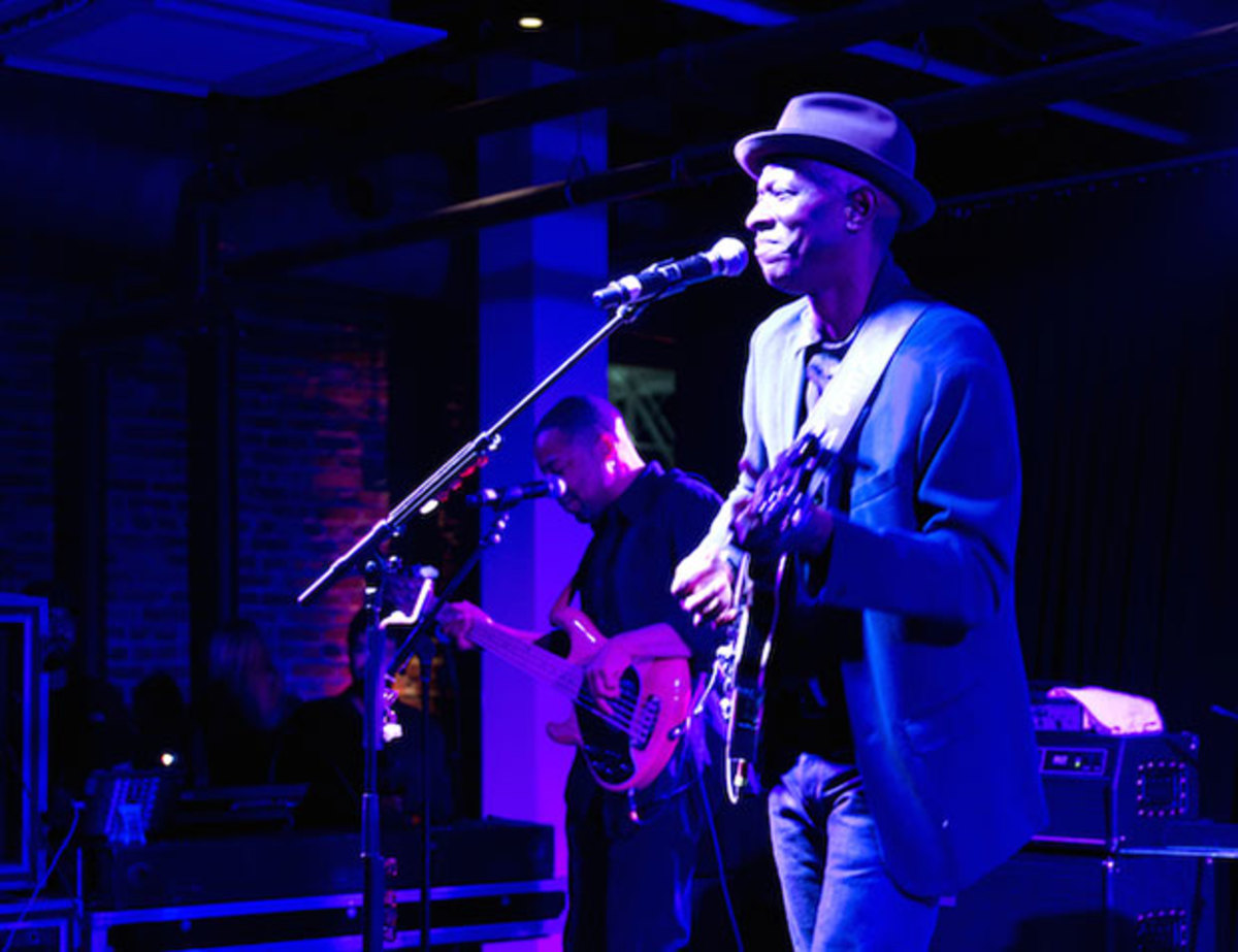keb-mo_0.jpg